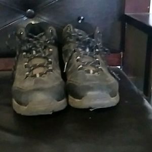 Ozark trail, 8, grey, barely worn